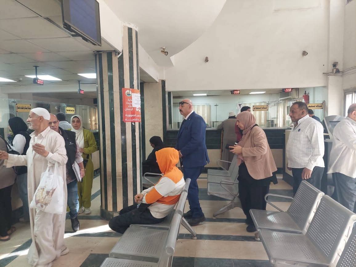 رئيس حي شرق يتابع ملفات التصالح وتراخيص المحلات..وتوجيهات بـ 