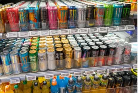 احذر.. مشروبات الطاقة تهدد حياتك وتزيد من خطر السكتة الدماغية