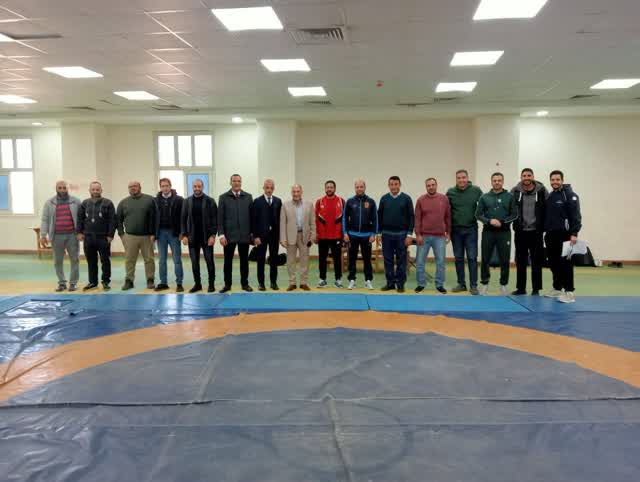 عميد علوم رياضة بنها يتفقد امتحانات العملي للفرقة الأولى..ويُشيد بالانتظام