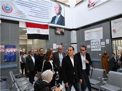 رئيس الوزراء يتفقد 700 مشروع بـ