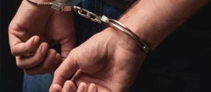 نخوة المصريين.. الأهالي يحتجزون شابا حاول تقبيل فتاة في الشارع والنيابة تقرر حبسه