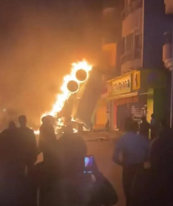 ليلة مرعبة في الجيزة.. سقوط تريلا يشعل الحرائق في بعض المحال والسيارات بمنطقة الطالبية