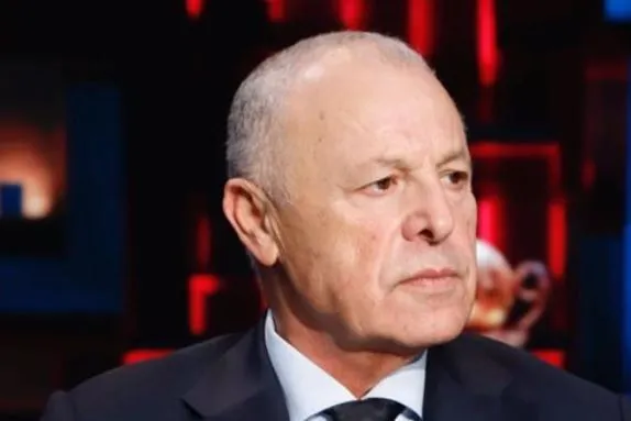 أبو ريدة يعقد جلسة تحفيزية مع الجهاز الفني ولاعبي المنتخب قبل مباراة زيمبابوي اليوم