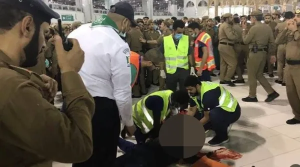 فداء في صحن الطواف.. إصابة رجل أمن حاول إنقاذ شخص ألقى بنفسه في المسجد الحرام