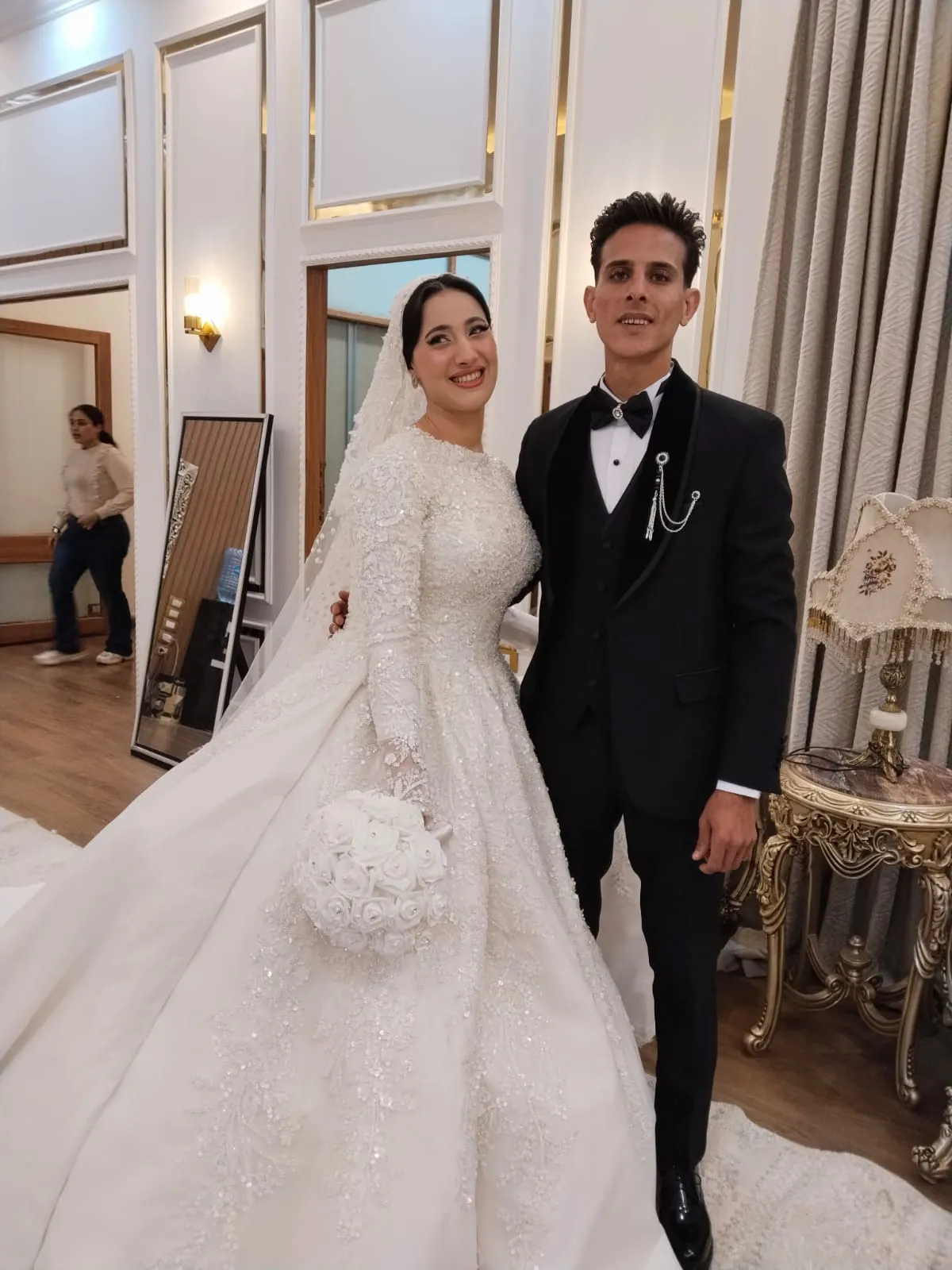  أهل البلد 24 يهنئ العروسين بالزفاف السعيد 