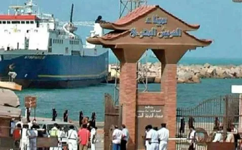سوء الأحوال الجوية يعيد إغلاق ميناء العريش البحري أمام السفن