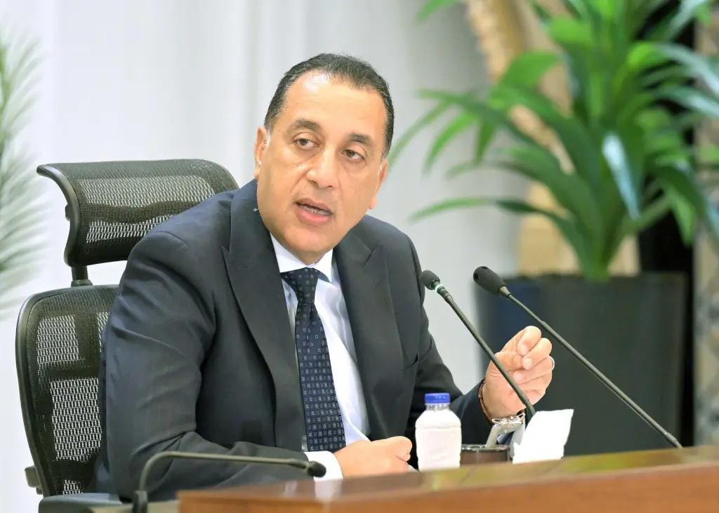 مدبولي يتابع موقف استكمال مشروعات المرحلة الأولى من حياه كريمة