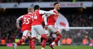 أرسنال يعزز صدارته للدوري الإنجليزي ويهزم بورنموث 2/3 في مباراة مثيرة