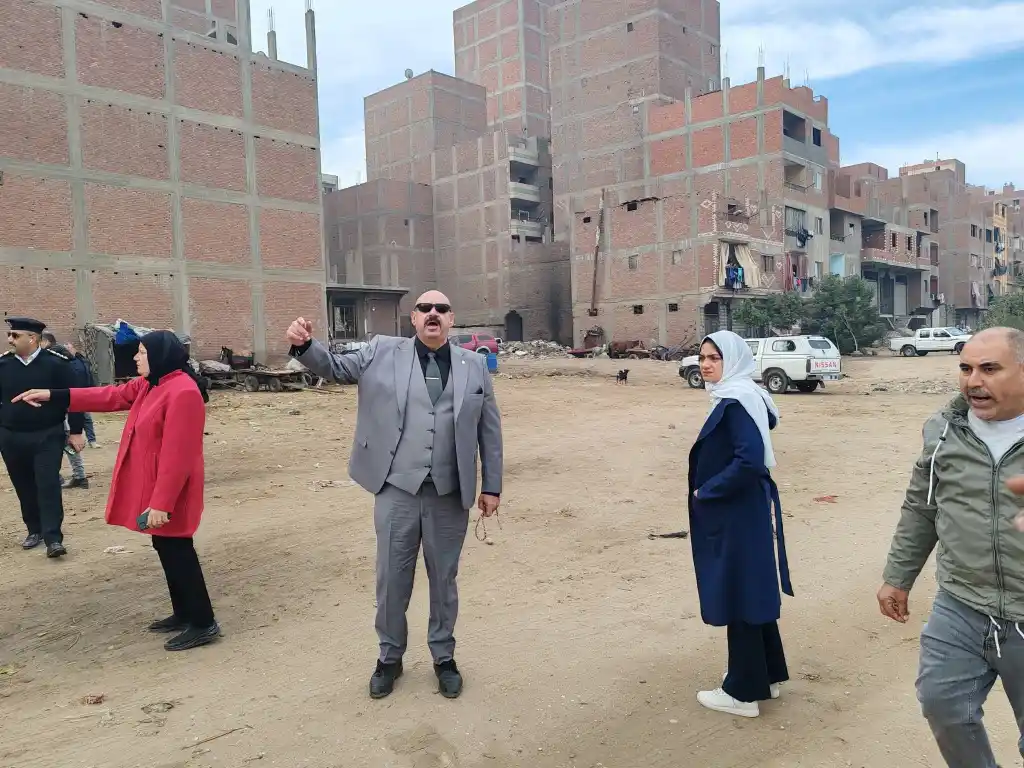 القليوبية تشن حرباً على النباشين.. وتحطيم 25 عربة كارو في حملة مكبرة بشبرا الخيمة