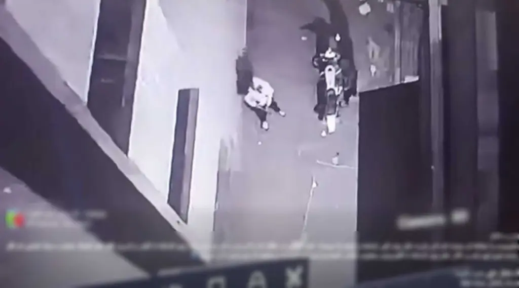 فيديو متداول يكشف واقعة تهديد وإطلاق نار أسفل عقار بالقليوبية