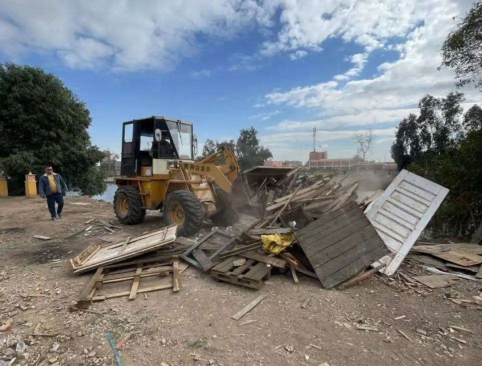  حي شرق شبرا الخيمة يواصل التصدي للتعديات على أملاك الدولة وحرم ترعة الإسماعيلية