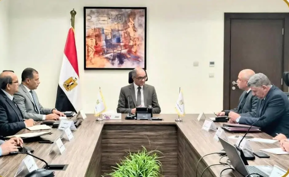 نائب وزير الإسكان يراجع ملفات استراتيجية لتطوير مرافق المياه والصرف الصحي