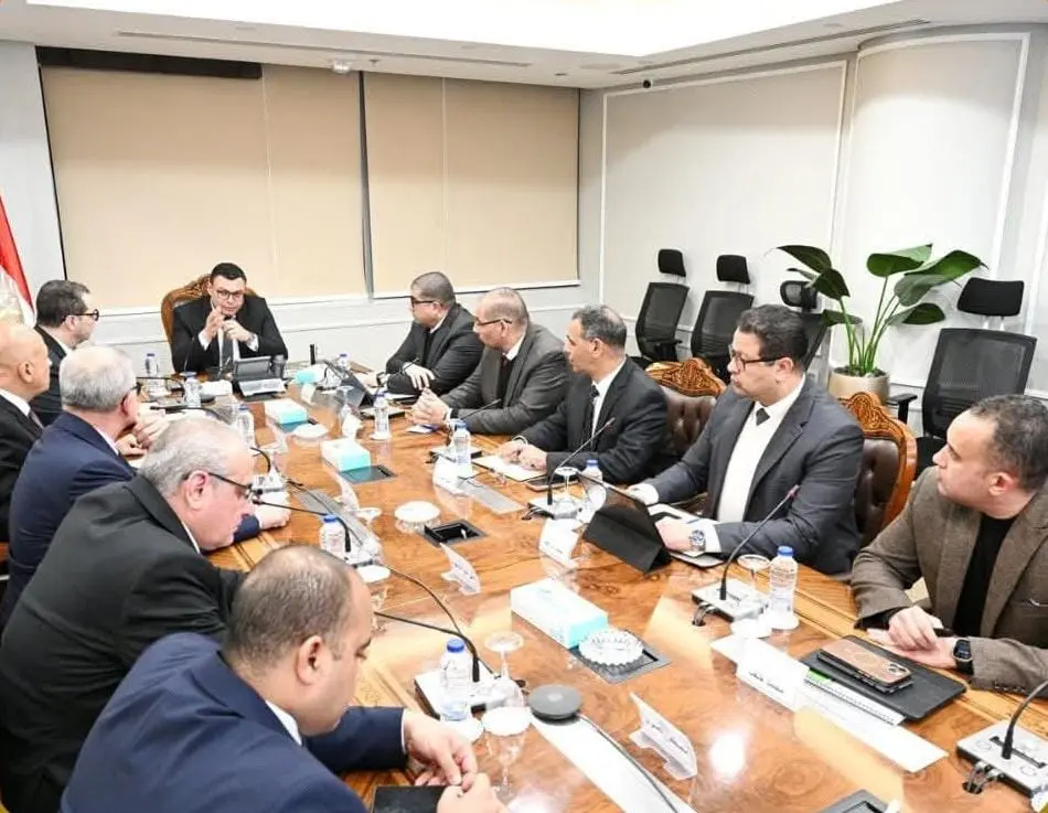 وزير الإسكان يتابع تقدم مشروعات مدينة العلمين الجديدة وخطط التسليم