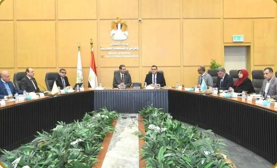 وزير الإسكان ومحافظ دمياط يبحثان تعزيز التعاون ودفع مشروعات التنمية