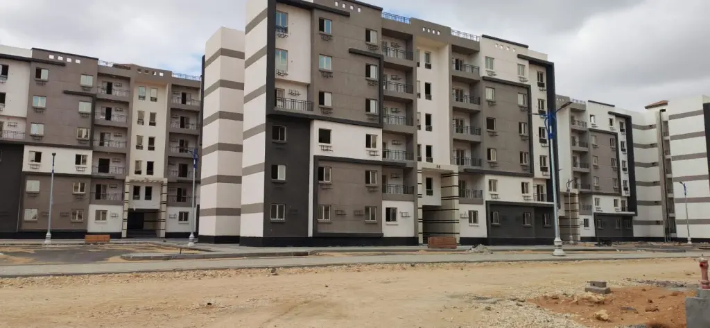 رئيس جهاز مدينة بدر يتفقد ميدانيًا أعمال سكن العاملين بالمرحلة الثالثة