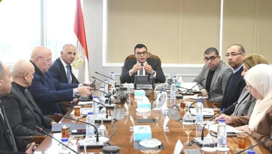 وزير الإسكان يجتمع مع مسؤولي «السويدي» لتسريع تنفيذ مشروعات الكهرباء بالمدن الجديدة