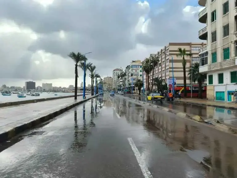 نوة الغطاس تضرب الإسكندرية.. أمطار واضطراب بحري وبرودة قاسية حتى نهاية الأسبوع