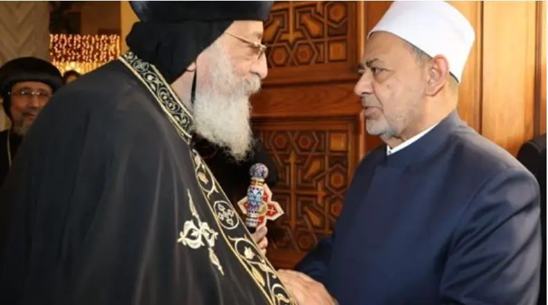 الإمام الأكبر يطمئن على صحة البابا تواضروس هاتفيًا بعد الجراحة