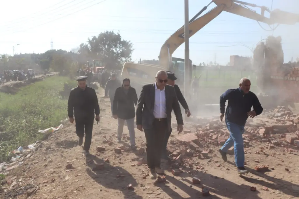 إزالة 1221 حالة تعدٍ بالقليوبية..والمحافظ يقود حملة مكبرة بـ سندبيس ضمن الموجة 28