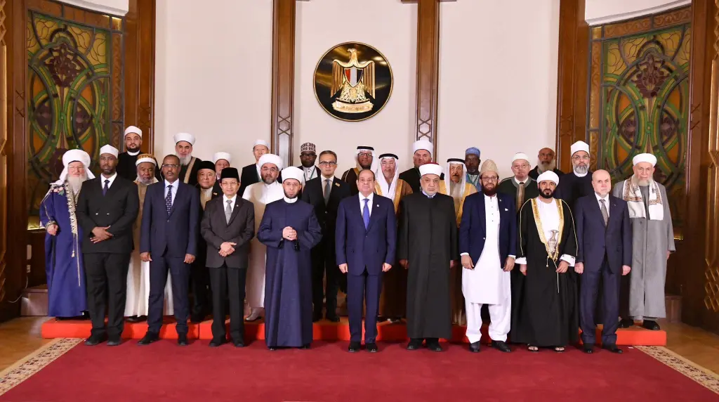 مصر تقود استراتيجية دولية لمواجهة الفكر المتطرف.. أبرز رسائل الرئيس السيسي لعلماء العالم الإسلامي