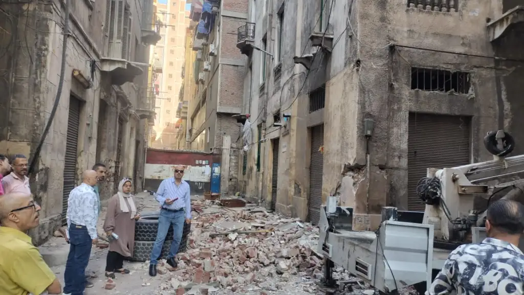 الإسكندرية تتعامل مع العقارات التي تشكل خطرًا على المارة