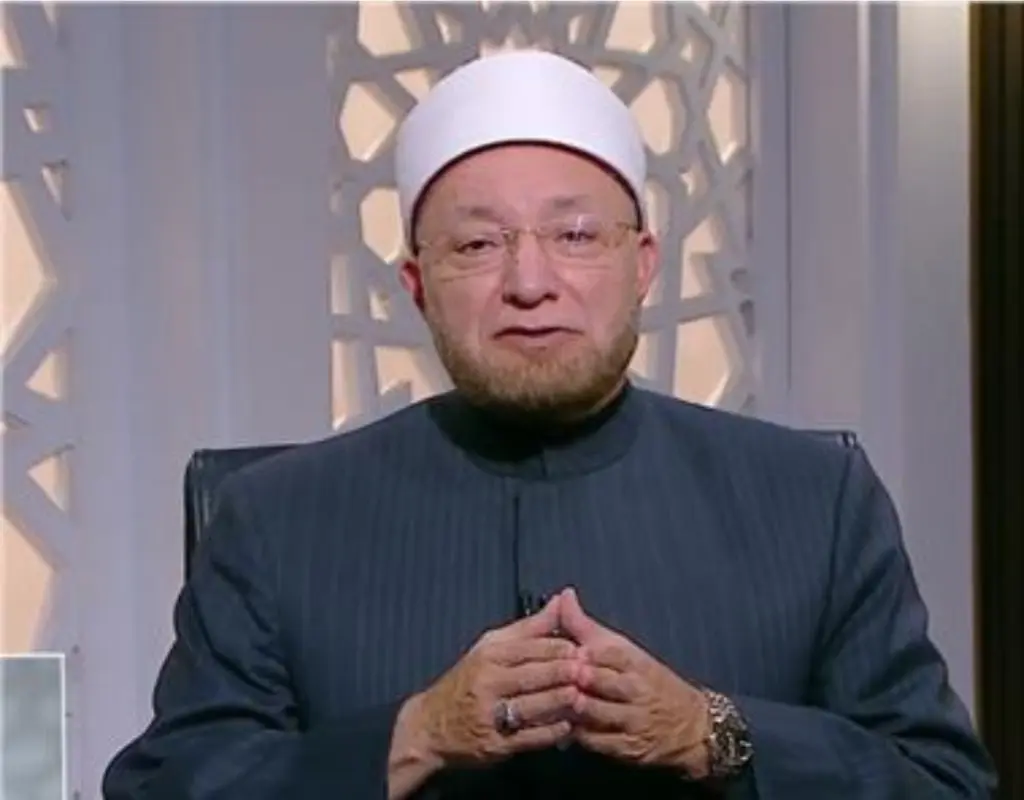 حكم إقامة ابن الزوج مع زوجة الأب في غياب الزوج.. فتوى هامة من دار الإفتاء