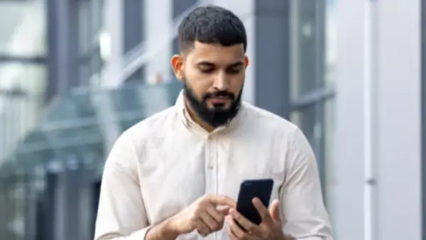 بسبب الموبايل.. خطر جديد يهدد الشباب والطلاب