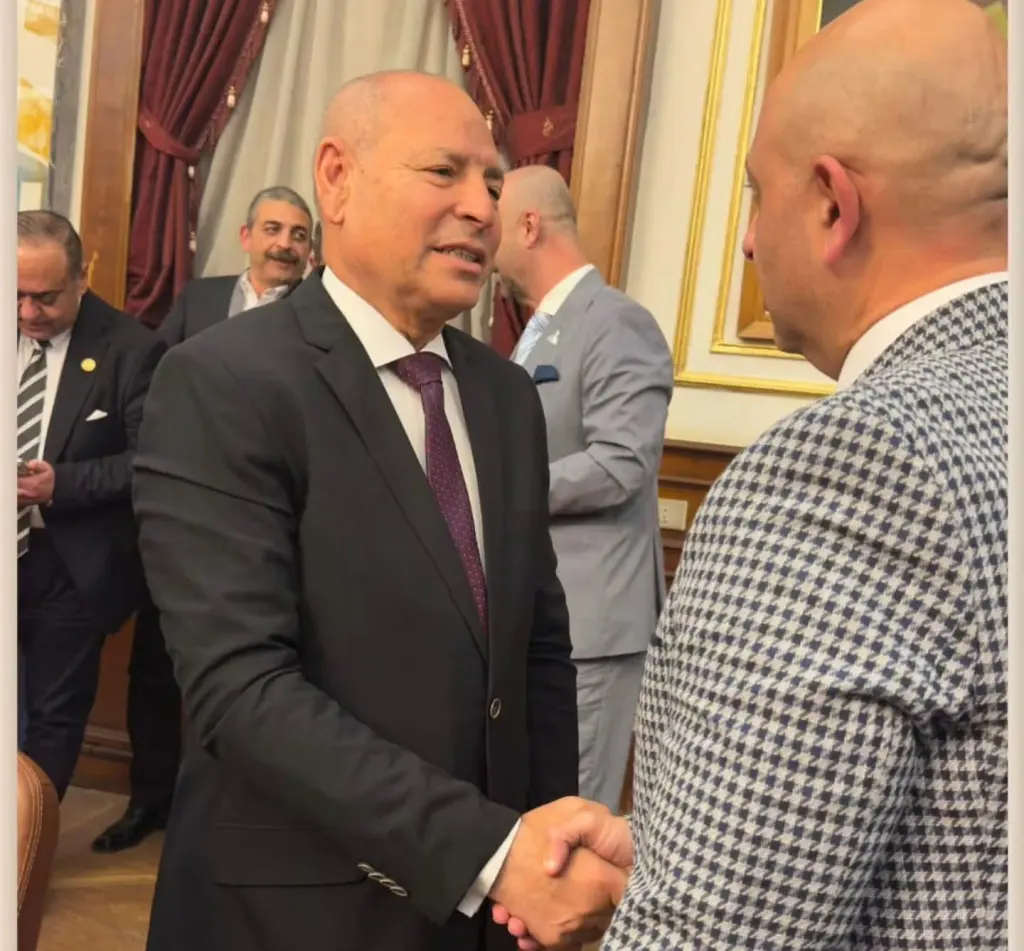 النائب مصطفى الشبراوي يستعرض مطالب أهالي النزهة أمام محافظ القاهرة ويحصل على موافقات عاجلة