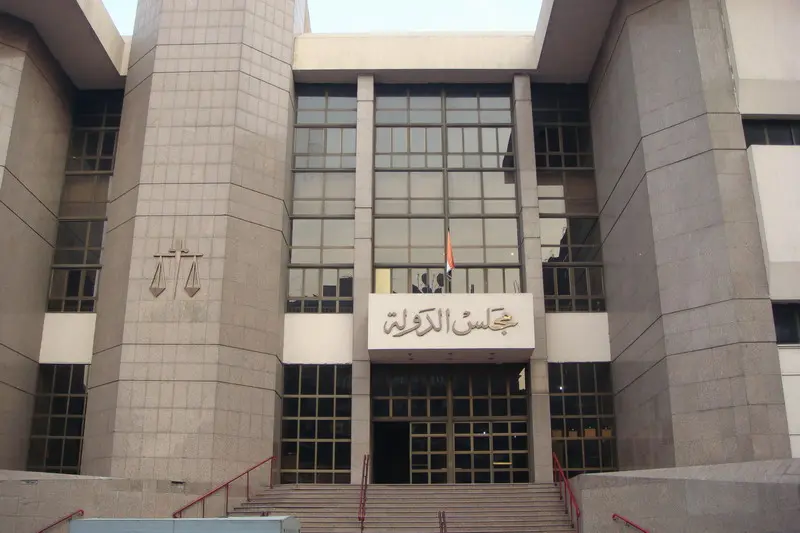 الإدارية العليا تنصف الموظفين.. حكم قضائي بصرف أجر إضافي عن العمل أيام العطلات