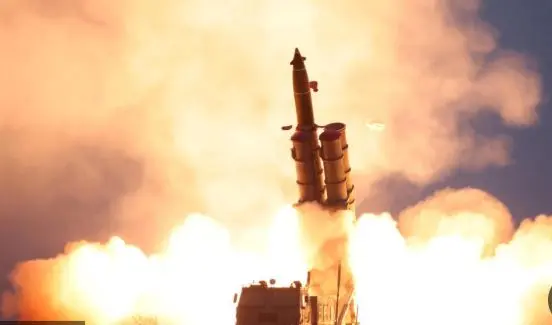 توتر جديد في شرق آسيا.. كوريا الشمالية تطلق صاروخا باليستيا باتجاه بحر اليابان