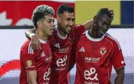 الأهلي يضرب دجلة بثلاثية ويواصل الزحف نحو القمة