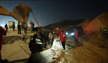 تصدع ماسورة مياه رئيسية بمحيط معرض الكتاب .. وفرق الهلال الأحمر تتدخل