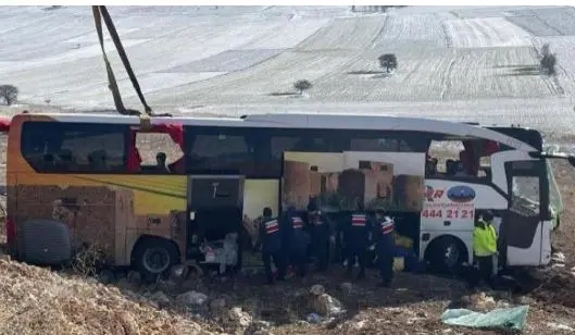 8 ضحايل و26 مصابًا في انقلاب حافلة ركاب جنوب تركيا