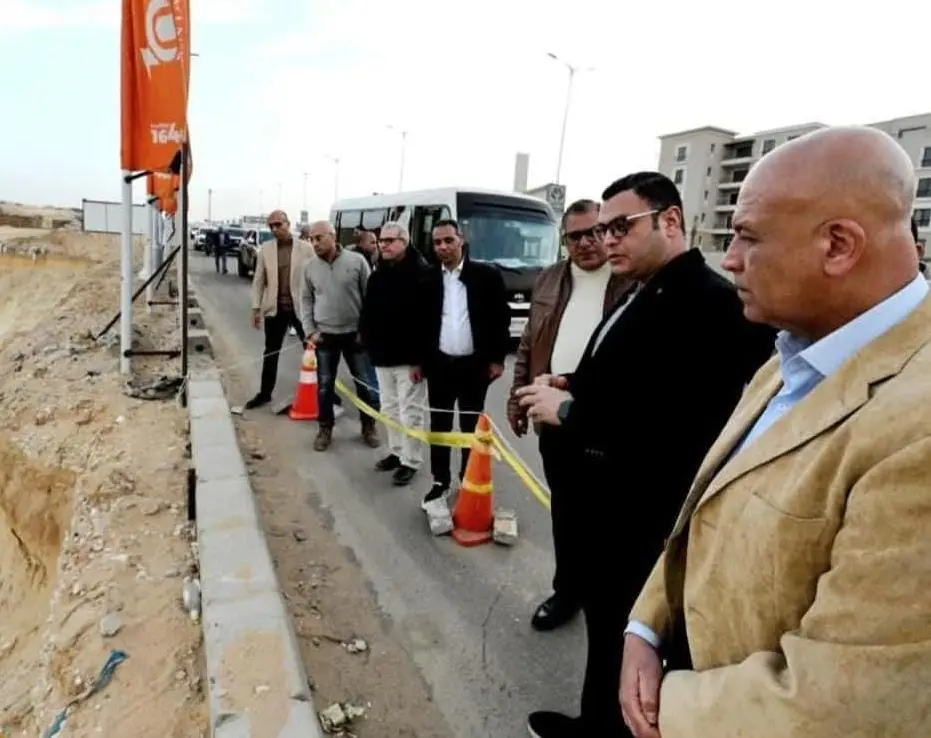 وزير الإسكان يتابع تطوير الطرق والمحاور الرئيسية بمدينة الشيخ زايد