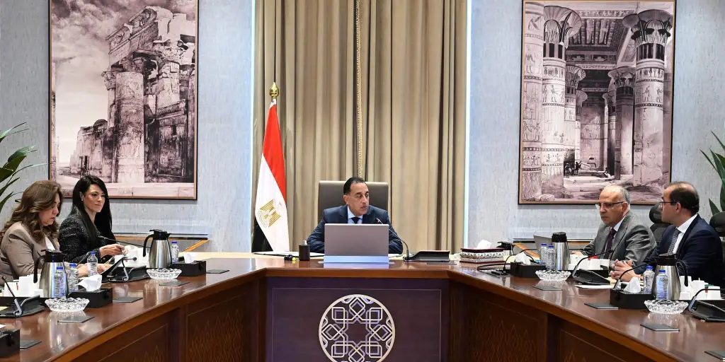 رئيس الوزراء يتابع تنفيذ مشروعات حماية الشواطئ لمواجهة تداعيات التغيرات المناخية