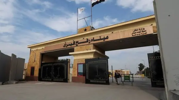 معبر رفح يستقبل مصابي غزة وسط جهود مصرية مكثفة