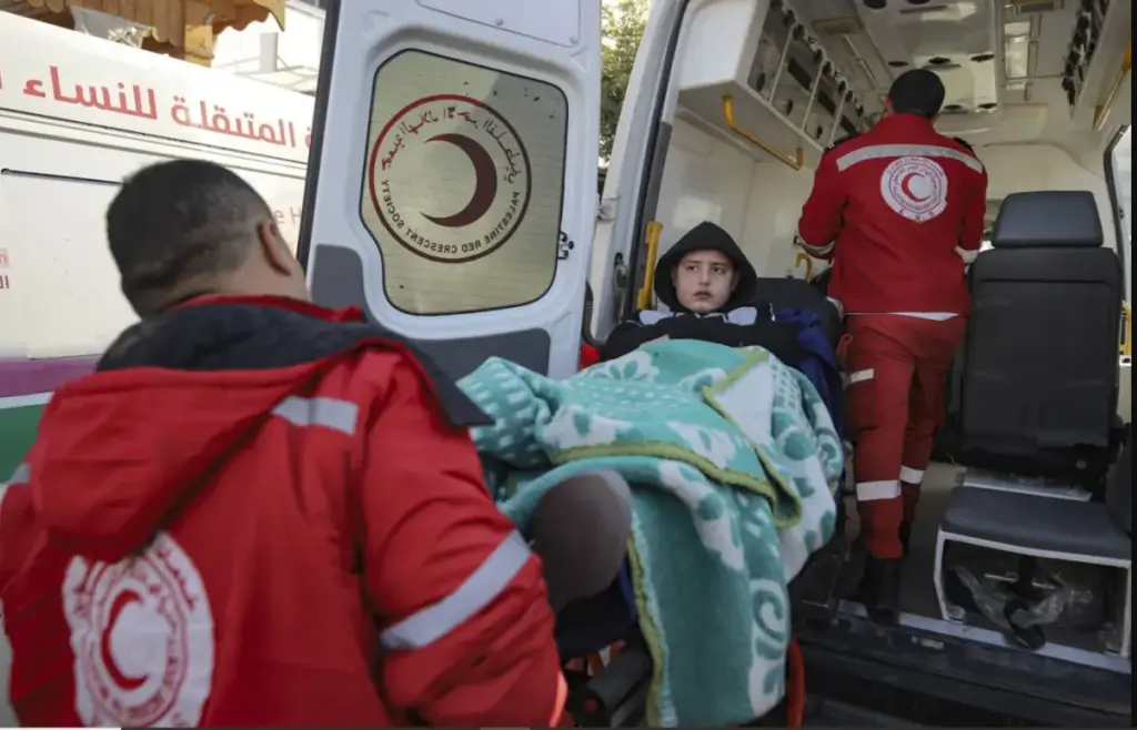 رغم الاستعدادات.. تعليق مفاجئ من جيش الاحتلال لإجلاء المرضى عبر معبر رفح الفلسطيني