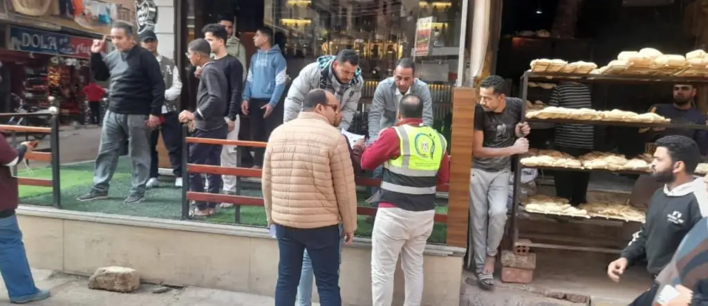 فصل كهرباء ومحاضر مخالفات بالجملة في أسواق المنيا