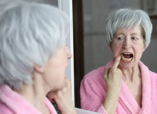 تغيرات الأسنان مع التقدم في العمر.. كيف تحافظ عليها؟ 