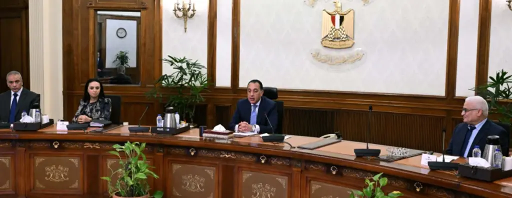 رئيس الوزراء يتابع استعدادات إطلاق المنظومة الرقمية لهيئة التأمينات الاجتماعية
