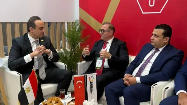 مصر وتركيا تبحثان توطين الصناعات الطبية ونقل التكنولوجيا في 