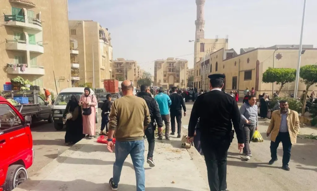 جهاز العبور يلاحق الإشغالات بمحيط المساجد والمناطق الحيوية 