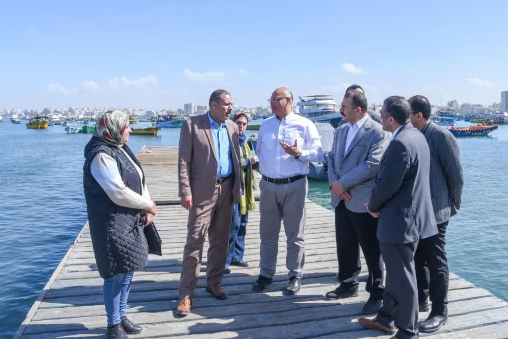 محافظ الإسكندرية يتفقد مشروعات تطوير حي الجمرك وميدان المساجد
