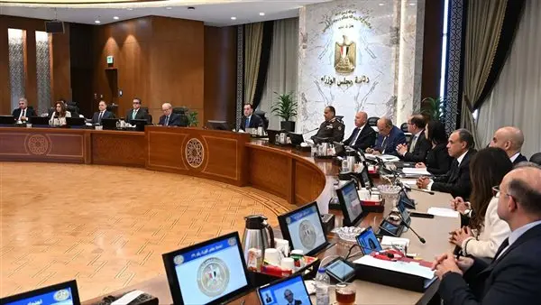 مجلس الوزراء يفعل تقييم أداء المحافظين ويركز على الخدمات والتعديات الزراعية