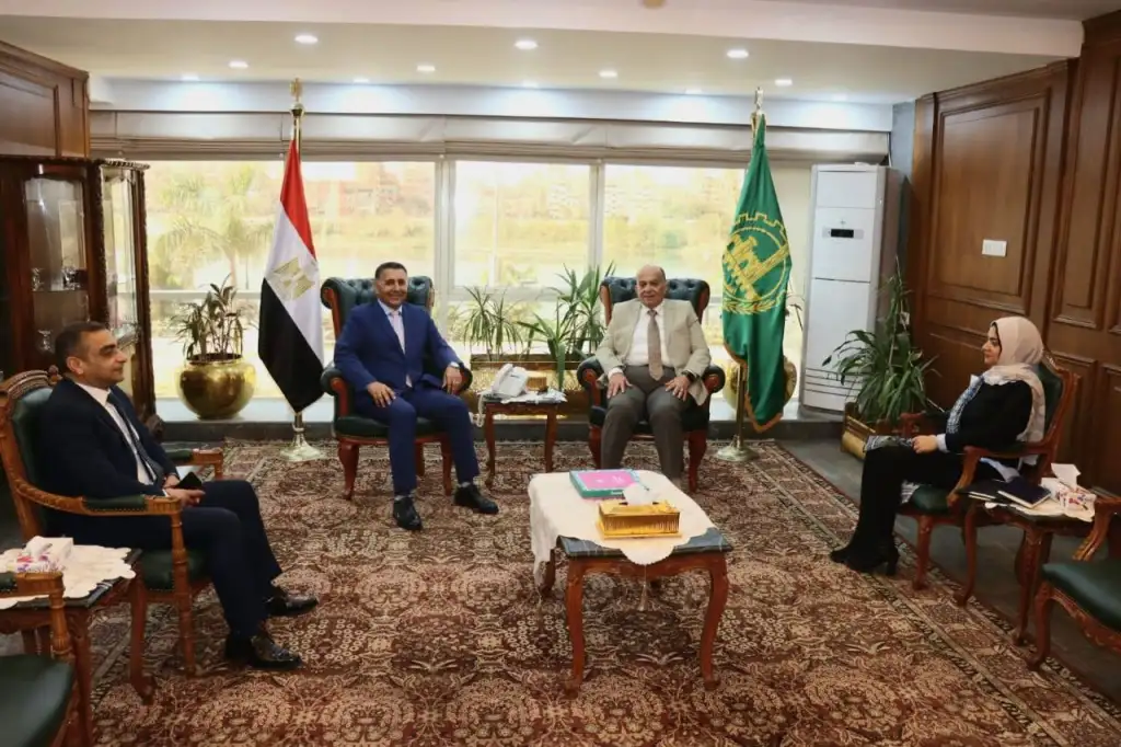 محافظ القليوبية يناقش خطة تطوير منظومة النظافة مع شركة نهضة مصر