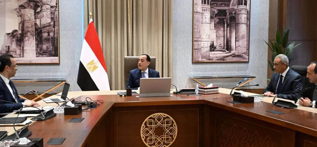 رئيس الوزراء يستعرض خطة الاتصالات حتى 2030