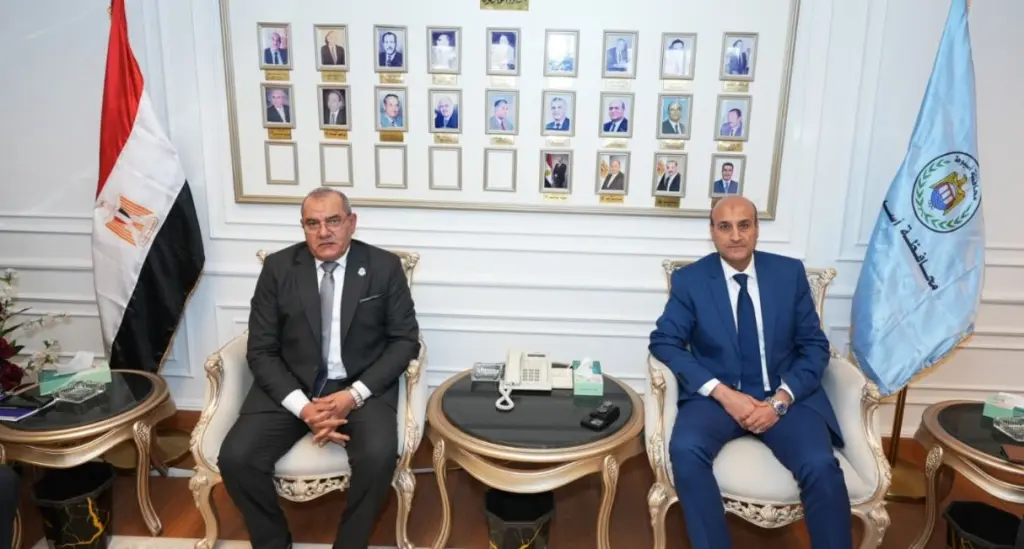 محافظ أسيوط يؤكد تعزيز التعاون مع شركة تكرير البترول لدعم التنمية