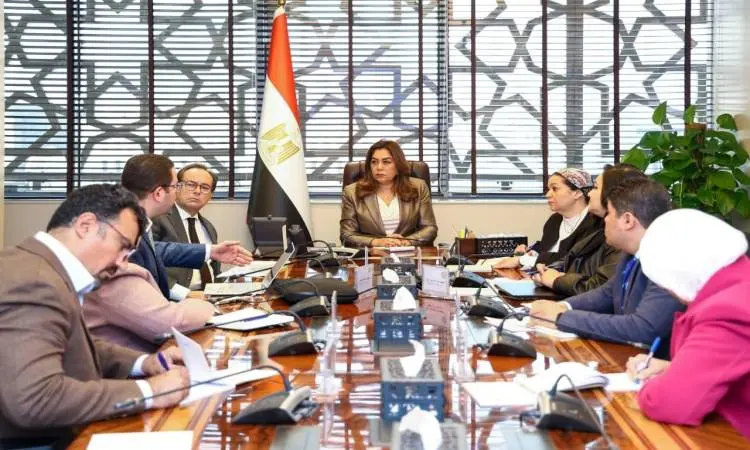 وزيرة التنمية المحلية تبحث تطوير ورقمنة خدمات المواطنين والمستثمرين