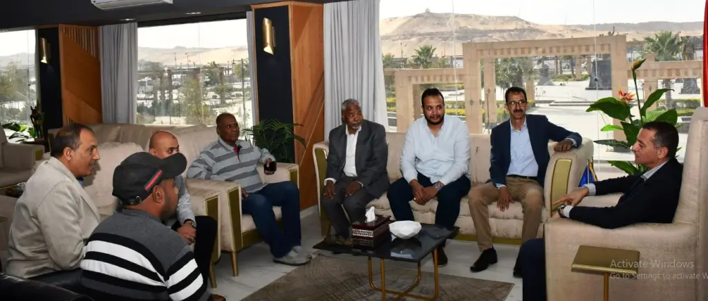 محافظ أسوان يستقبل قيادات المجتمع.. ويؤكد: المشاركة المجتمعية أساس تحقيق التنمية