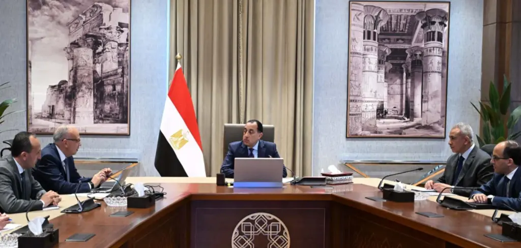 مدبولي يستعرض مع وزير الري تطورات مشروعات المياه والتراخيص الإلكترونية